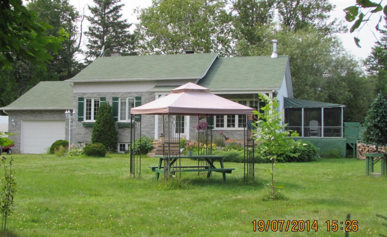 Gite Parc Mauricie B&B Saint Mathieu Du Parc Zewnętrze zdjęcie